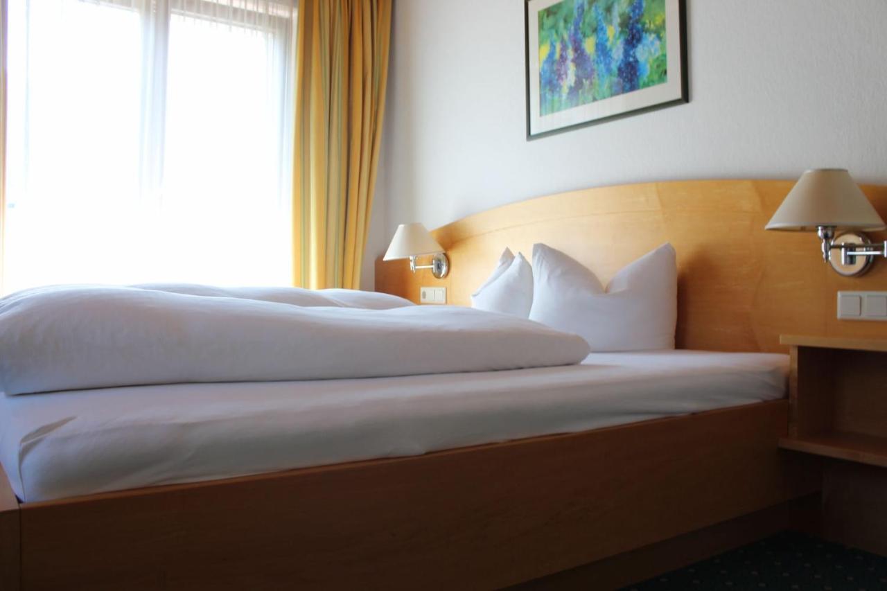 Wanderhotel Garni Cresta Schruns Exterior photo