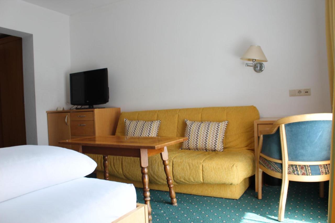 Wanderhotel Garni Cresta Schruns Exterior photo