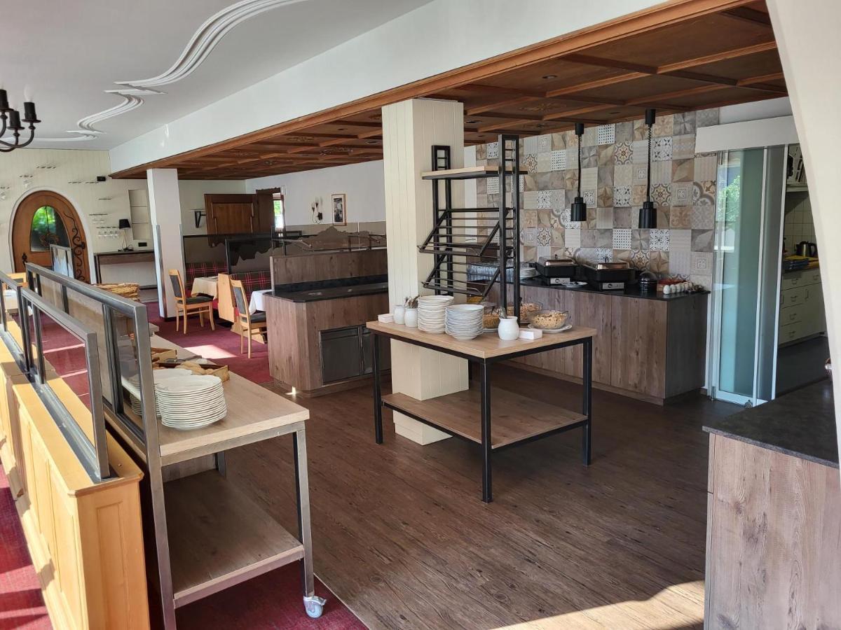 Wanderhotel Garni Cresta Schruns Exterior photo